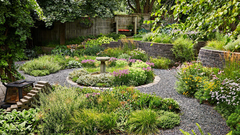 7 Farmhouse Landscaping Ideas for Adding Simple Beauty to Your Yard