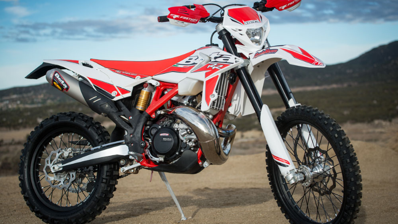 8 Classic Dirt Bikes We'd Love To Own